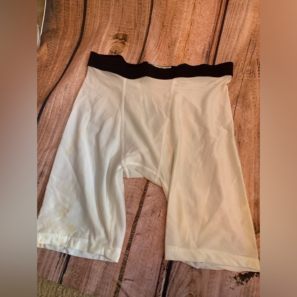 White Starter shorts Large. (0037)